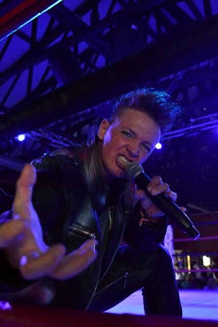 Der neue Song „Geboren um zu sterben“ von Tina Schüssler sorgt für tausende Klicks über Nacht mit dem Musikvideo von Roland Leyer (Final Moment Productions). TS Special knallt mit Thomas Sedlmeier | Foto: Ray Kun