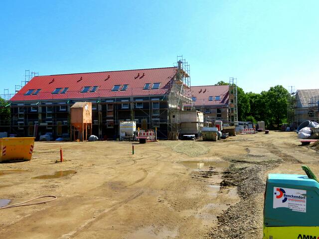 Bild 12a - Baugebiet " Hofquartier Billerbach " auf dem  Gelände des abgerissenen Bauernhofes in der Lehrter Straße entstanden 74 Wohneinheiten.