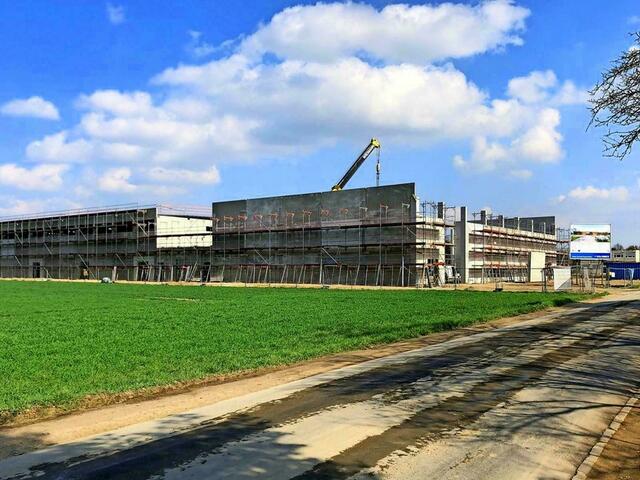 Bild 14 - Sporthallenbau in der Chausseestraße im Jahr 2021.