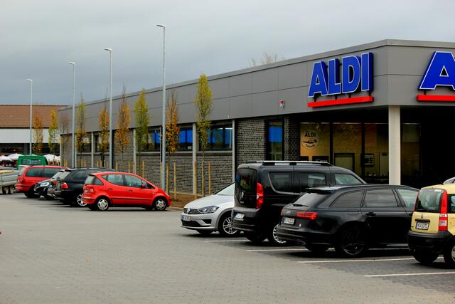 Bild 9j - Aldi Neubau im Jahr 2020 - Westseite an der Bachstraße.