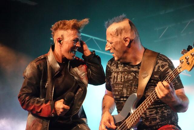 Der neue Song „Geboren um zu sterben“ von Tina Schüssler sorgt für tausende Klicks über Nacht mit dem Musikvideo von Roland Leyer (Final Moment Productions). TS Special knallt mit Thomas Sedlmeier | Foto: Michael Hofmann