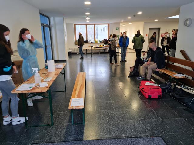 Strenge Einlasskontrolle und verbindlicher Vor-Ort-Test