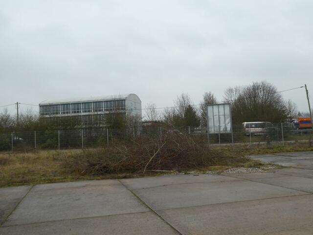 Genau gegenüber der DEKRA auf der rechten Seite der B321 finden Sie die neu eröffnete Zweigstelle.