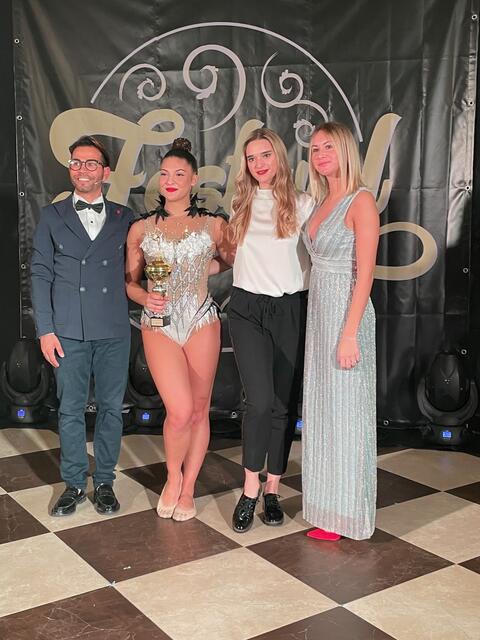Von links nach rechts: Veranstalter Ilian Michele Franceschinelli, Mariagrazia Chirulli, Trainerin Carolin Welsch und Giulia Cavallini