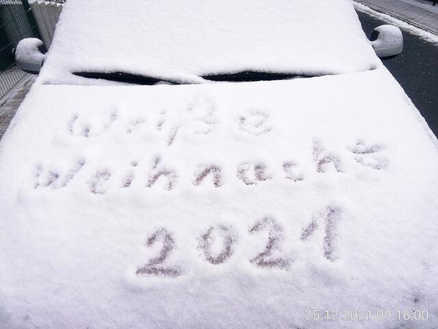 5cm Neuschnee - Temperaturen: Nachts 8,7° minus  / 10:18 5,9° minus / 13:15 2,1° minus  -  26.12.2021 !!! Weihnachts-Sonntagsbilder 2021 !!!