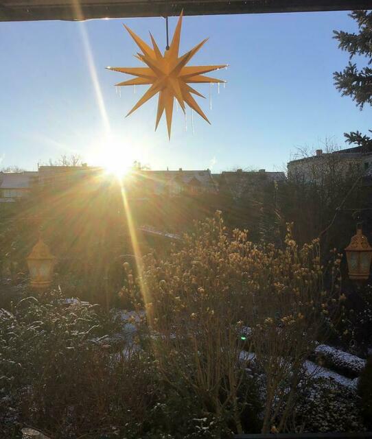 Mal bedeckt , mal Sonnenschein, so wie gestern und jetzt heute am Nachmittag auch wieder...