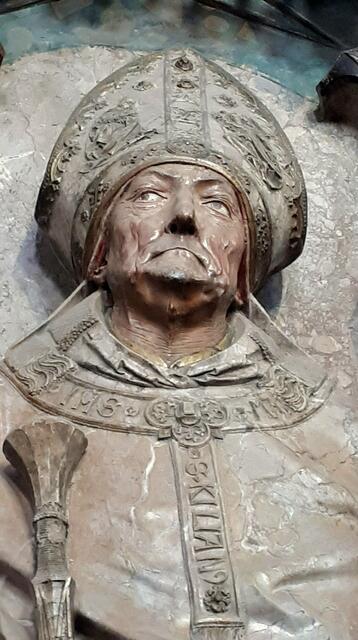 Gesichtszüge von Rudolf II. von Scherenberg in Adneter Marmor aus Österreich