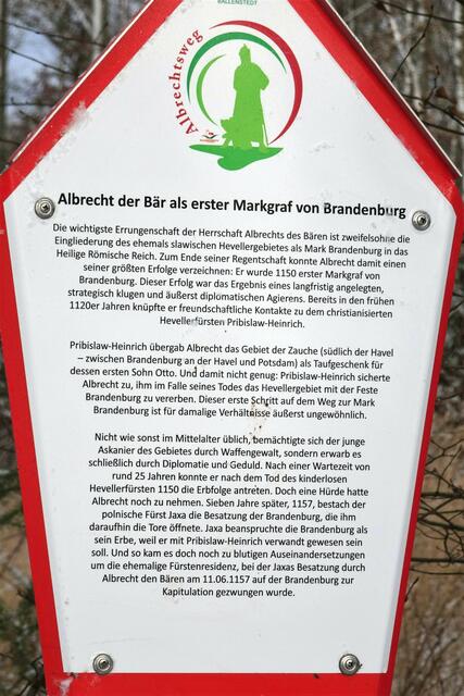 insgesamt gibt es 12 solcher Stationen mit unterschiedlichen Informationstafeln, die uns Albrecht den Bären (1100 - 1170) etwas näher bringen sollen.