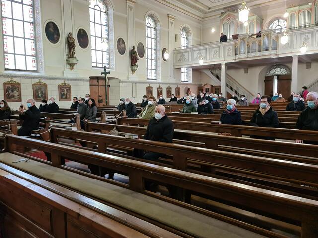 die, in Corona bedingt, stark begrenzte Zahl an Gottesdienstbesuchern