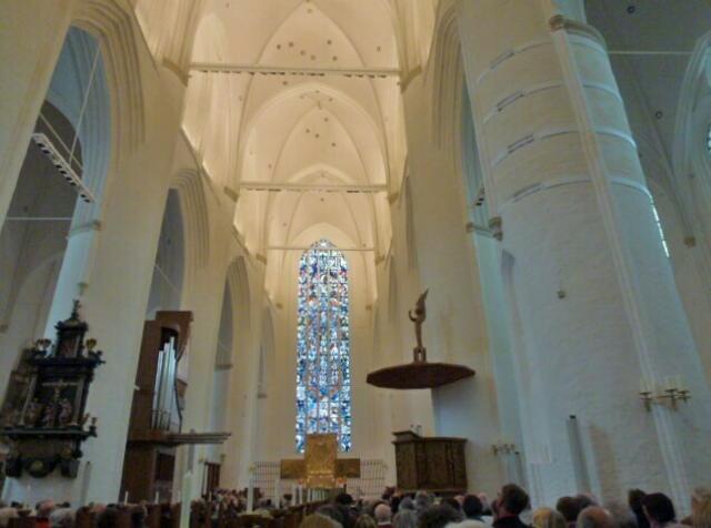 Blick in den Kircheninnenraum