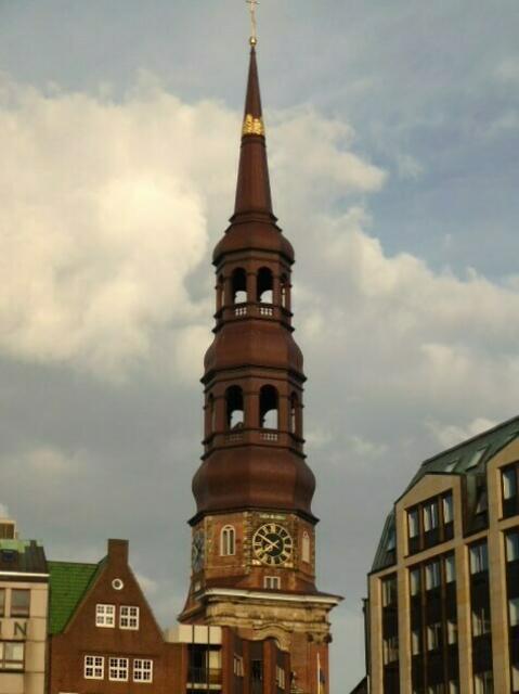 Turmhelm von St. Katharinen mit goldener Krone