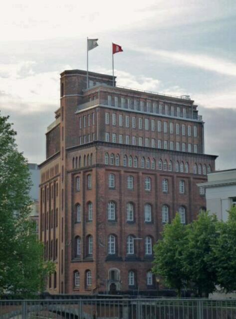 Haus der Patriotischen Gesellschaft von 1765 an der Trostbrücke