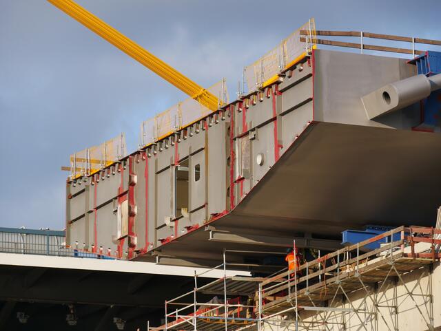 Noch sind ca. 20m Vorschub nötig, aber dann erfolgt der Freivorbau
