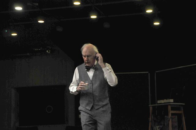 Proben für das neue Theaterstück im Freizeitheim Döhren: Rainer Picht,