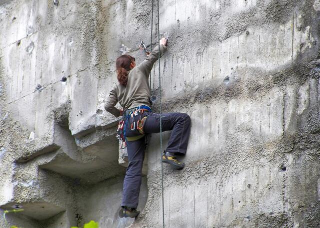 Kletterwand des Deutschen Alpenvereins erfreut sich bei ambitionierten Kletterern größter Beliebtheit.