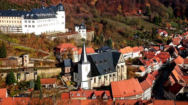 Blick von der Lutherbuche auf Stolberg, oben ist das Schloss