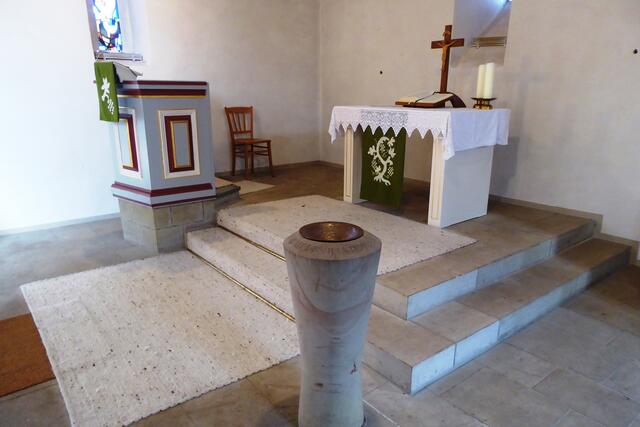 Altarraum der evangelischen Kirche in Vöhl-Marienhagen.