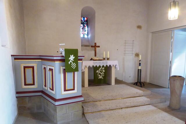 Altarraum der evangelischen Kirche in Vöhl-Marienhagen.