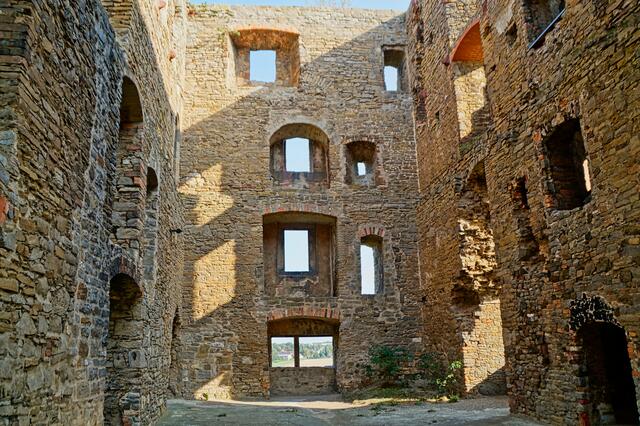 in der Burgruine Arnstein