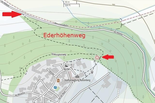 Gesperrter Abschnitt von Ederhöhenweg und Ederhöhenpfad. Der Wegeverlauf ist in diesem Abschnitt identisch. | Foto: Zeichnung auf einer Karte von Openstreetmap