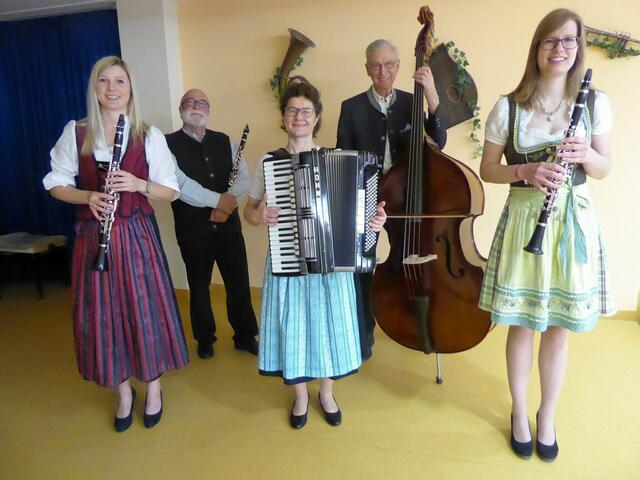 Aus drei wurden fünf. Sabrina Steinle, Manfred-Andreas Lipp, Steffi Saule, Rudolf Heinle und Sandra Bihlmeir (v. l.) musizieren gemeinsam als "Fünfklang" der Musikschule Wertingen.