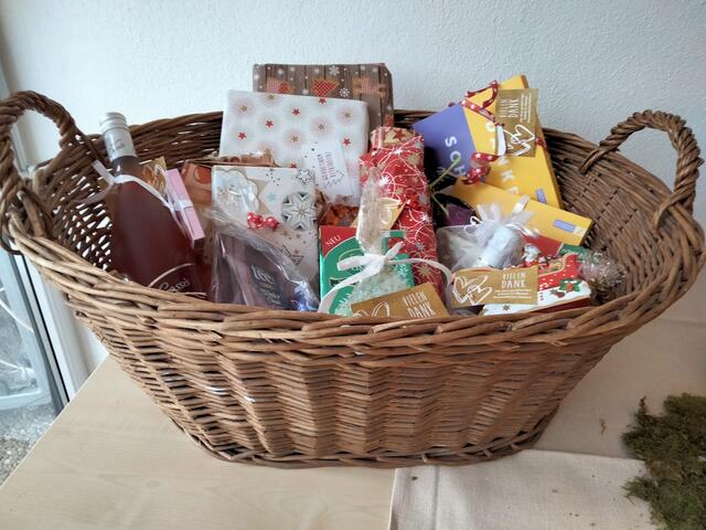 Danke an die Organisatoren der Wunschbaumaktion für die Spende an unsere Mitarbeiter!