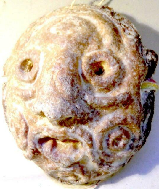 Brotmaske in Form der Ulmer Maske