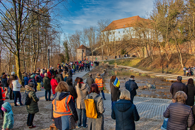 Solidarität mit der Ukraine - Lichterzug durch Friedbergs Straßen