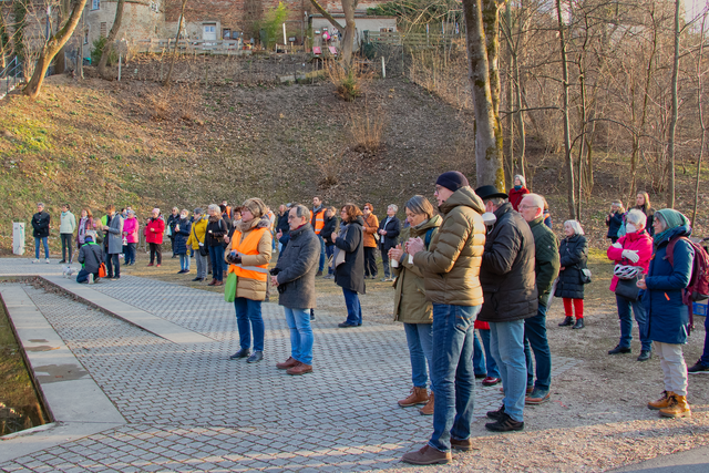 Solidarität mit der Ukraine - Lichterzug durch Friedbergs Straßen - mehr als 200 Bürger:innen kamen zur Veranstaltung