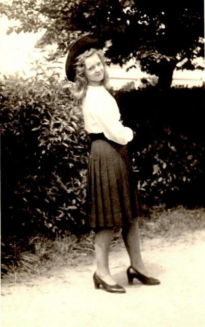 1945