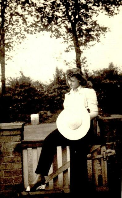 1945