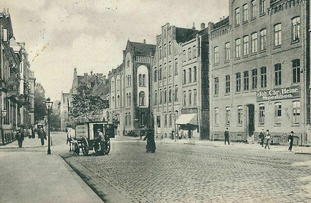 Josephstraße, um 1912. Hinter dem Baum auf der rechten Seite verbirgt sich "Mutter Pisewitt".
