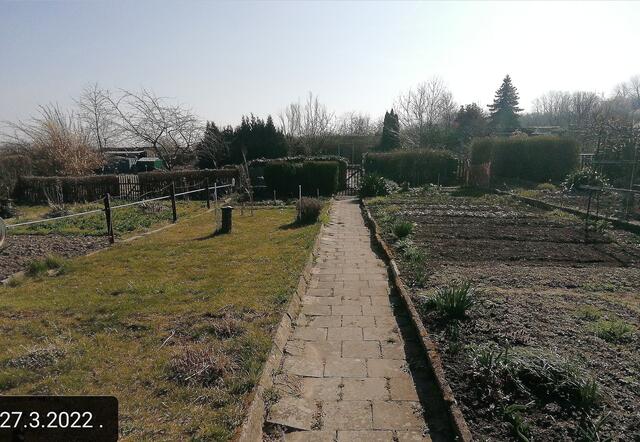 27.3.2022 !!! Gartenschau - Sonntagsbilder 2022 !!!  Temperaturen: Nachts 11,4° plus / 10:09 14,7° plus / 13:16 16,8° plus
Es ist noch fast kein Unterschied zusehen,
nur das Unkraut wächst und es gab viel Nachtfrost in dieser Woche bis minus 2,1 Grad , in der Sonne waren es dann gestern 24,8 Grad, heute ist fast windstill ,der Taupunkt lag heute bei 7 Grad plus ! | Foto: MW-FotoNebra