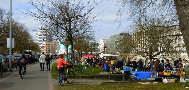 Der Flohmarkt am hohen Ufer