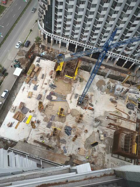 Großbaustelle direkt zwischen Orbi Tower A und B.