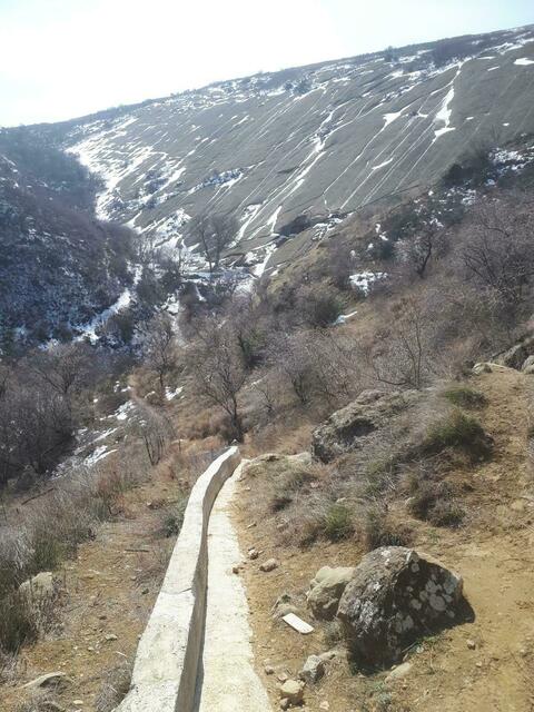 Auf der anderen Seite der Bergkuppe liegt Aserbaidschan.