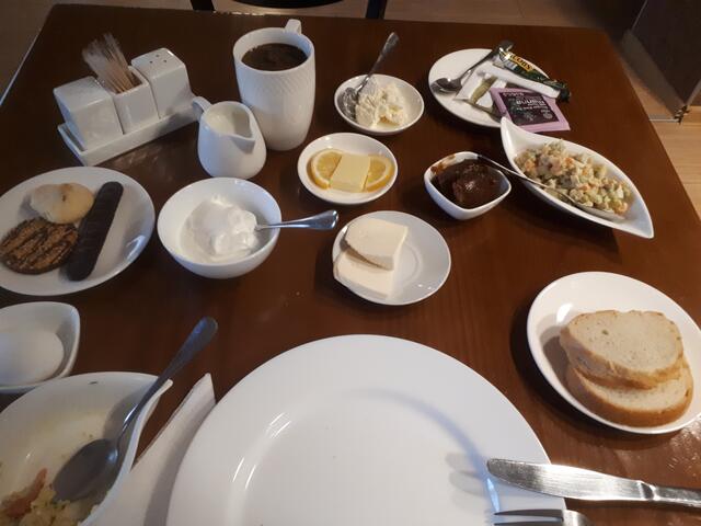Frühstück im Otiums Hotel in Tbilisi.
