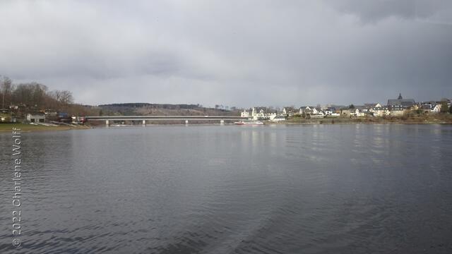 Blick vom Schiff auf Saalburg