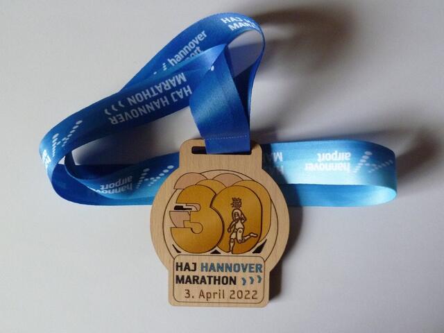 Medaille HAJ-Marathon Hannover 2022. In diesem Jahr aus Holz.