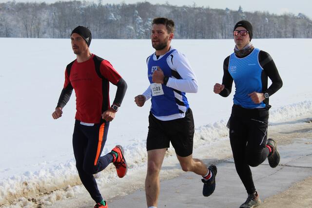 Fabian Munz mit zwei Begleitern