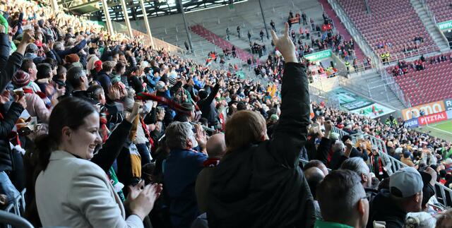 Die Fuggerstädter Kanutinnen und Kanuten sagen herzlichst Dankeschön für die Freikarten des FC Augsburg beim Spiel gegen den 1. FSV Mainz 05