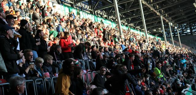 Die Fuggerstädter Kanutinnen und Kanuten sagen herzlichst Dankeschön für die Freikarten des FC Augsburg beim Spiel gegen den 1. FSV Mainz 05