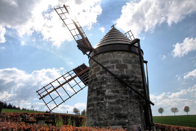 die Lage der Mühle ist windtechnisch nicht optimal
