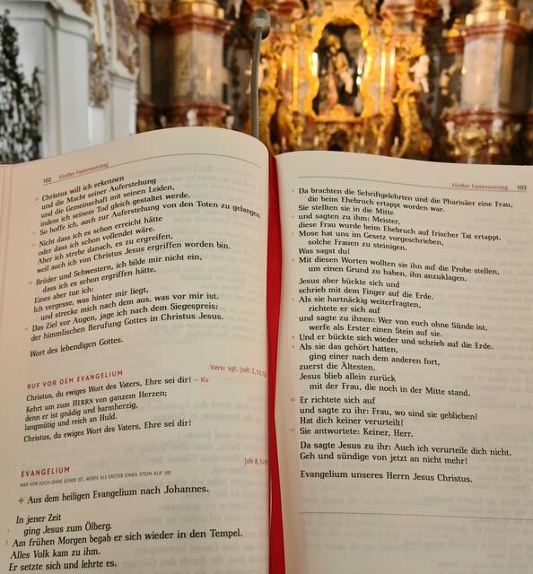Tages-Evangelium vor Geißelheiland auf der Wies