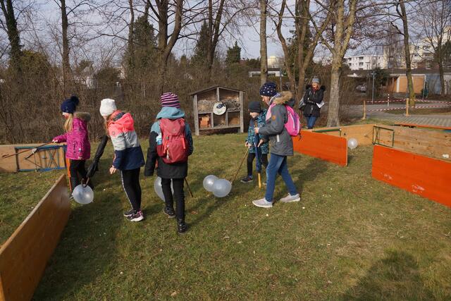 Schafe hüten mit Luftballons