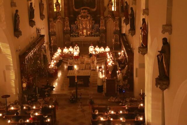 Stadtpfarrkirche bis auf den letzten Platz besetzt
