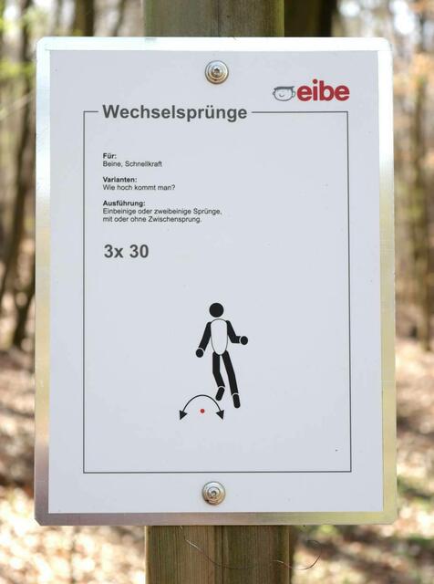 Ersatzschild im April 2022