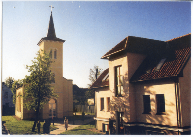 Salzburger Kirche mit Diakoniezentrum "Haus Salzburg", Gumbinnen > https://www.bildarchiv-ostpreussen.de/cgi-bin/bildarchiv/suche/show_foto.cgi?lang=russki&id=50480 | Foto: Manfred Perrey