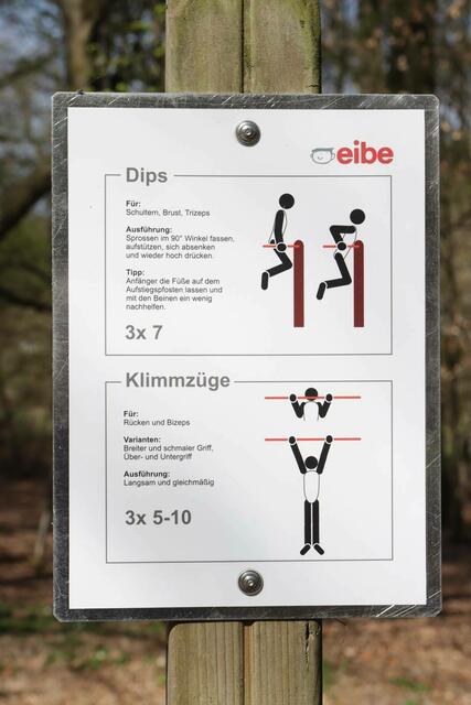 Ersatzschild im April 2022