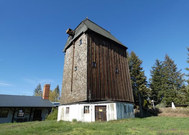 Die Mühle ist nicht schwer zu finden, von außerhalb am besten über die A10 / westlicher Berliner Ring, Ausfahrt Potsdam-Nord, von Berlin oder Potsdam aus nimmt man am besten die B2.